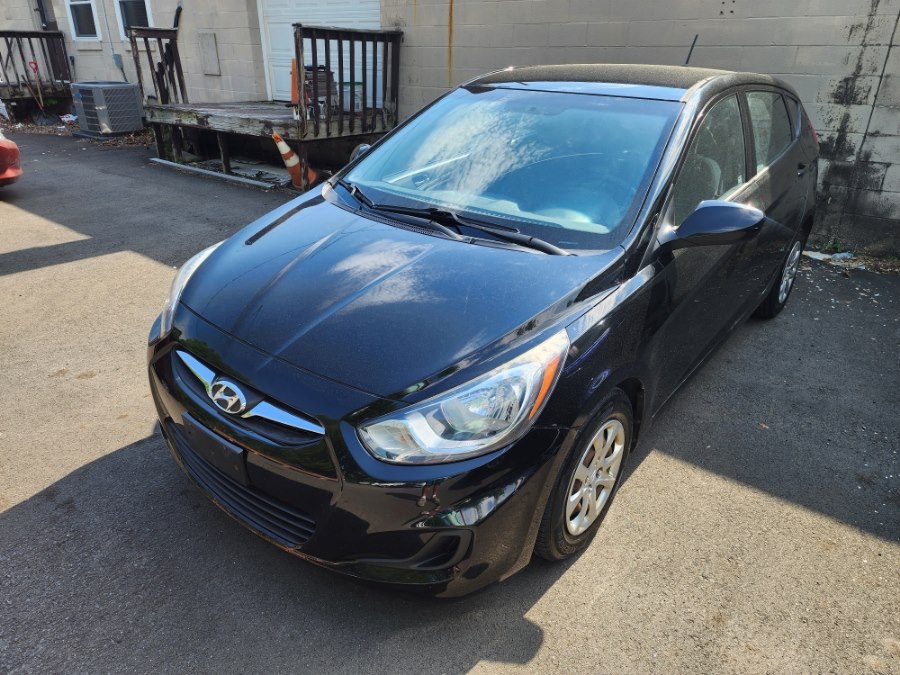 2013 Hyundai Accent GS 5-Door 6-Speed Automatic's photo