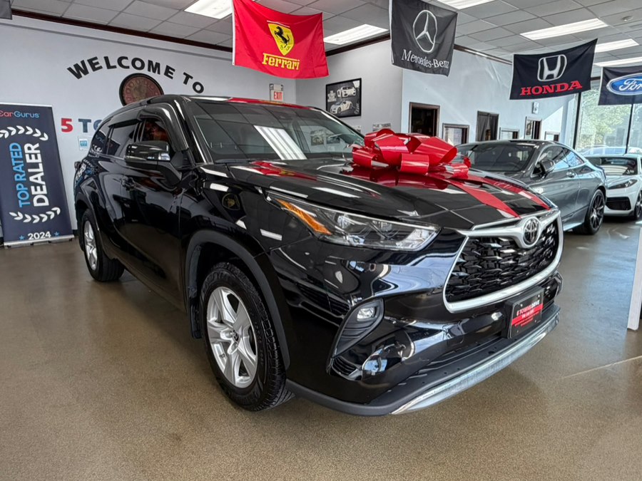 2022 Toyota Highlander LE 4x4 V6's photo