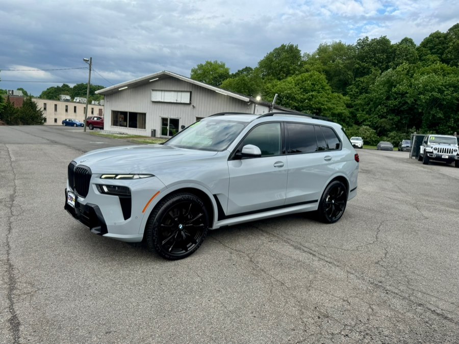 2023 BMW X7 xDrive40i's photo