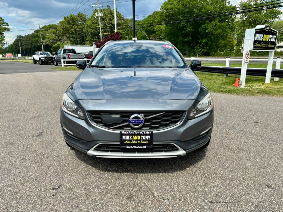 2018 Volvo V60 T5 AWD Cross Country's photo