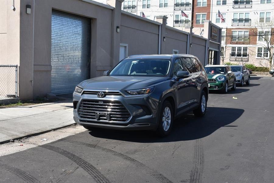 2025 Toyota Grand Highlander XLE FWD's photo