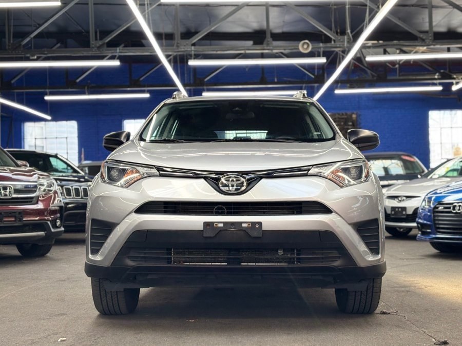 2018 Toyota RAV4 LE AWD's photo