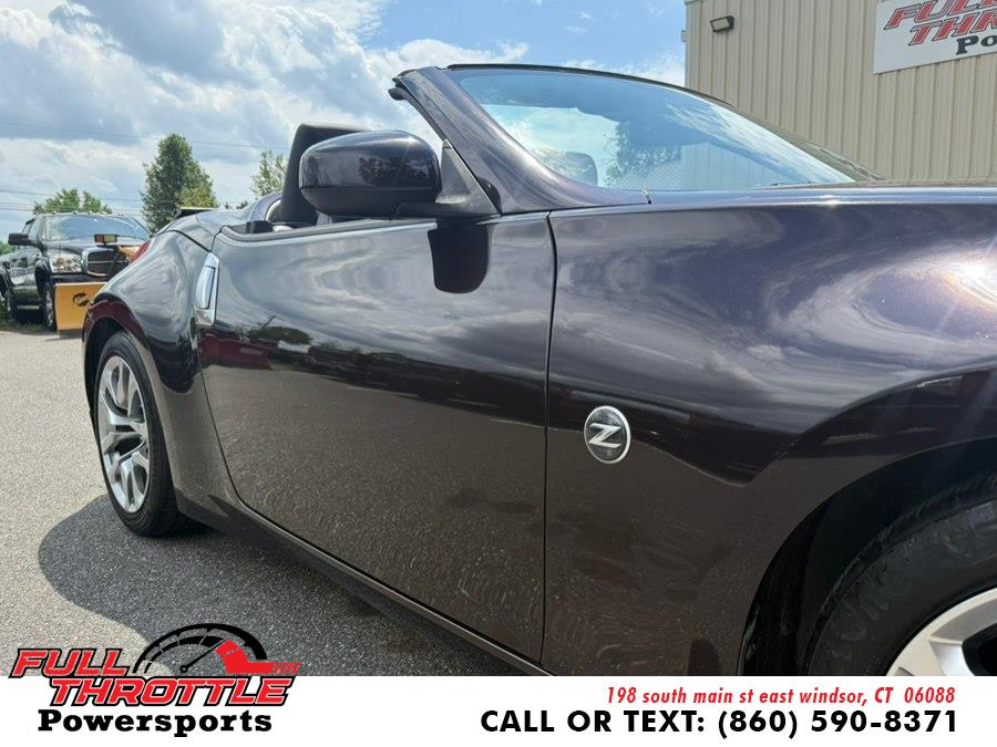 2010 Nissan 370Z Roadster Touring 7AT's photo