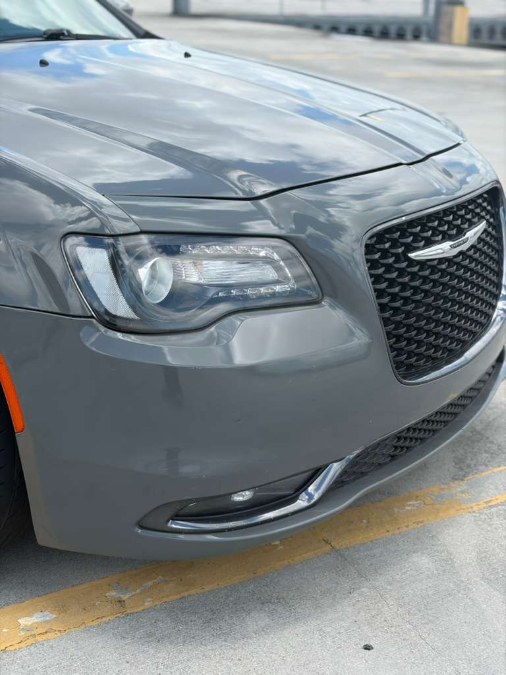 2018 Chrysler 300 S's photo