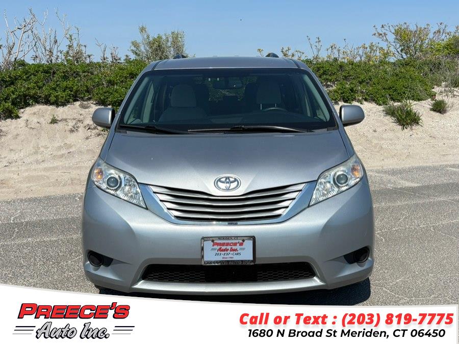 2016 Toyota Sienna LE V6 7-Passenger Access Seat's photo