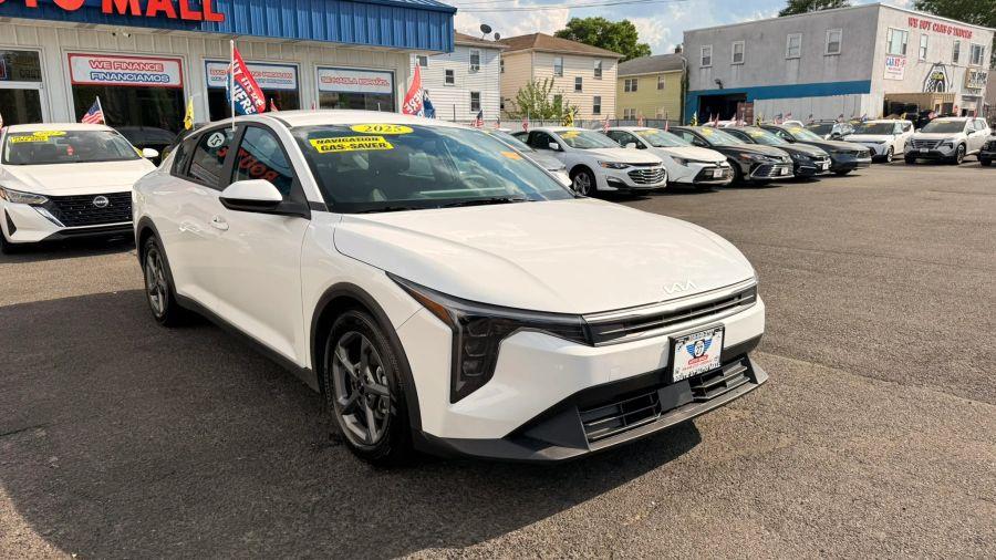 2025 Kia K4 LXS AT's photo