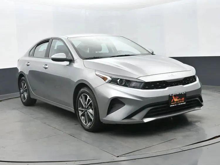 2023 Kia Forte LXS AT's photo
