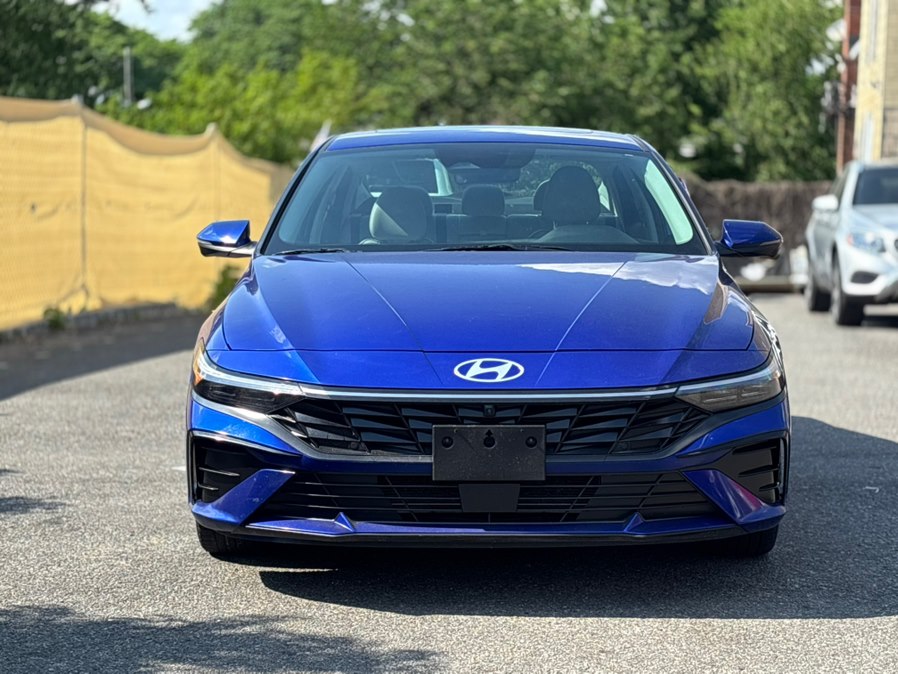 2024 Hyundai Elantra 2.0 Limited IVT's photo