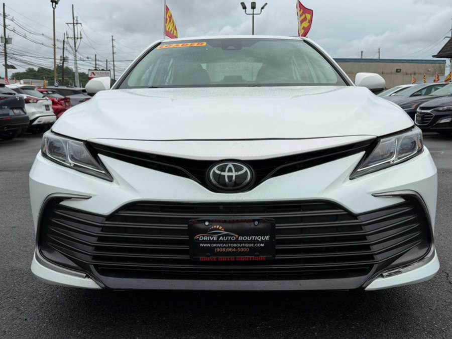 2023 Toyota Camry LE's photo