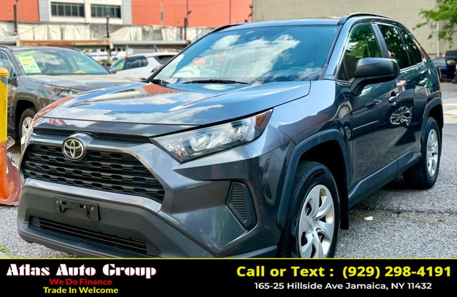 2019 Toyota RAV4 LE FWD's photo