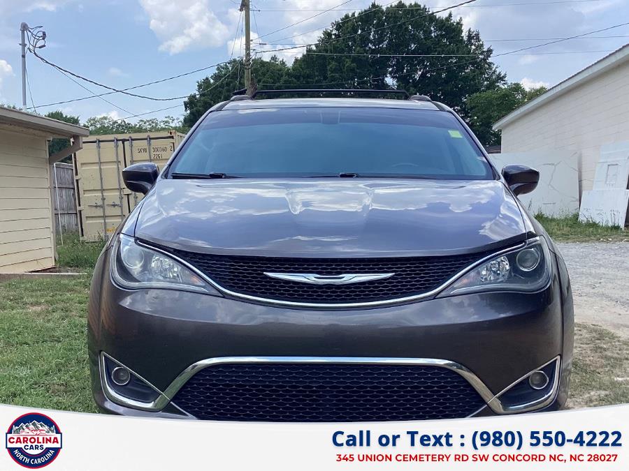 2017 Chrysler Pacifica Touring-L's photo