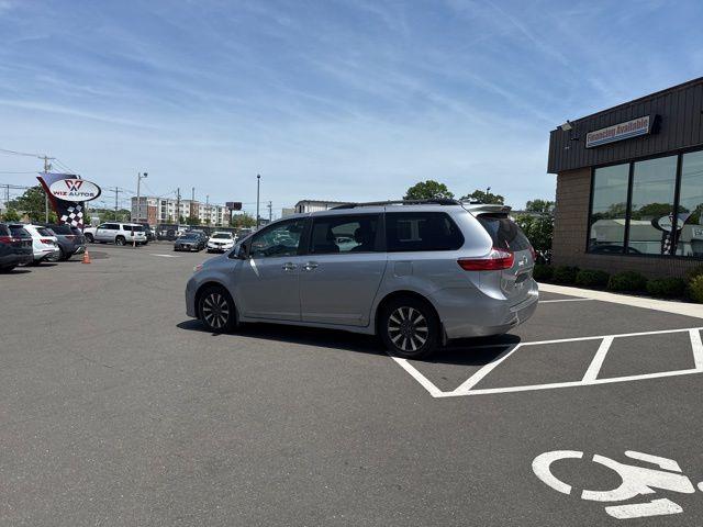 2018 Toyota Sienna XLE Premium V6 AWD 7-Passenger's photo