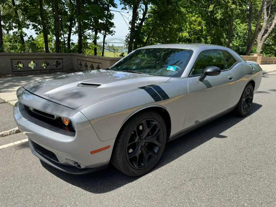 2016 Dodge Challenger SXT Plus's photo
