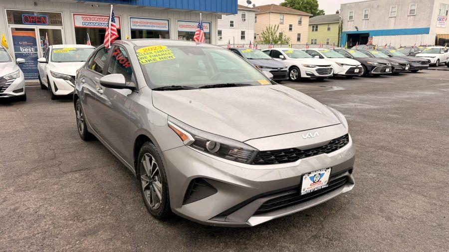 2023 Kia Forte LXS AT's photo