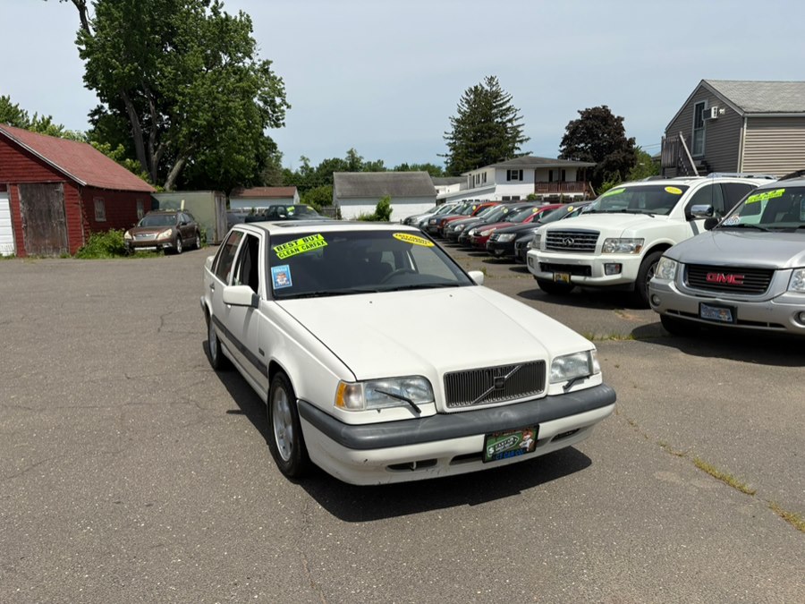 1997 Volvo 850 4dr Sdn Auto, available for sale in East Windsor, Connecticut | CT Car Co LLC. East Windsor, Connecticut