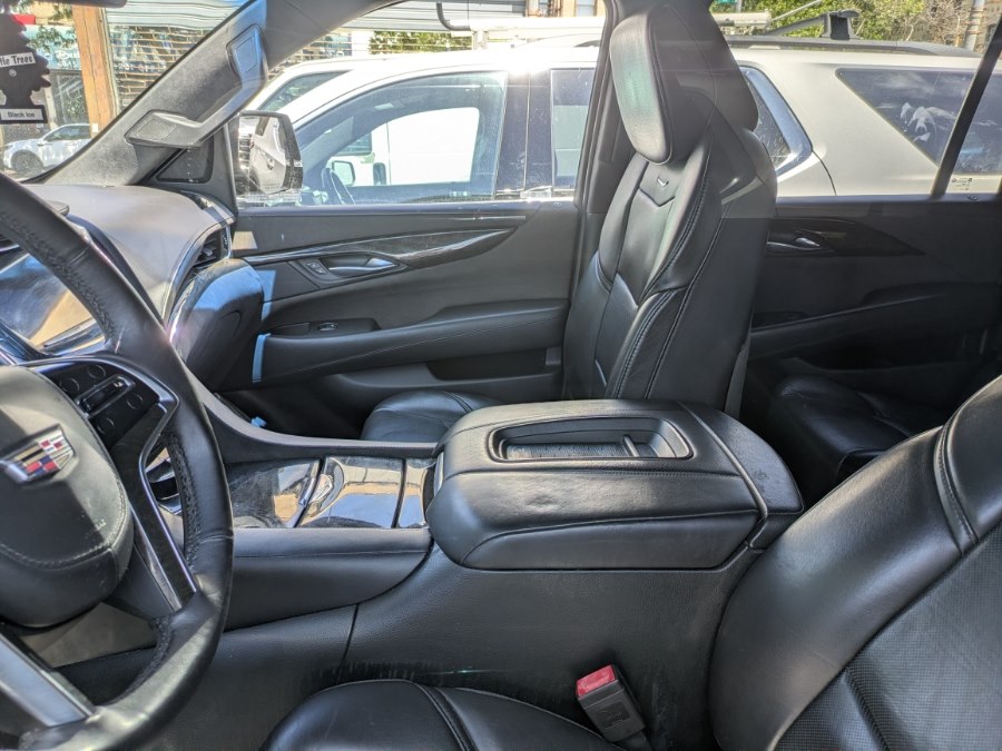 2017 Cadillac Escalade ESV AWD Platinum's photo