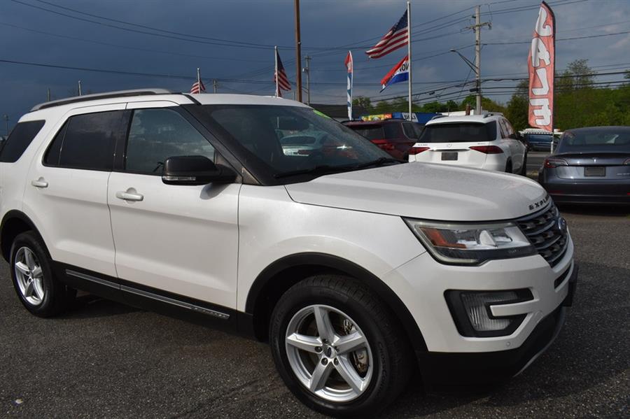 2017 Ford Explorer XLT 4WD's photo