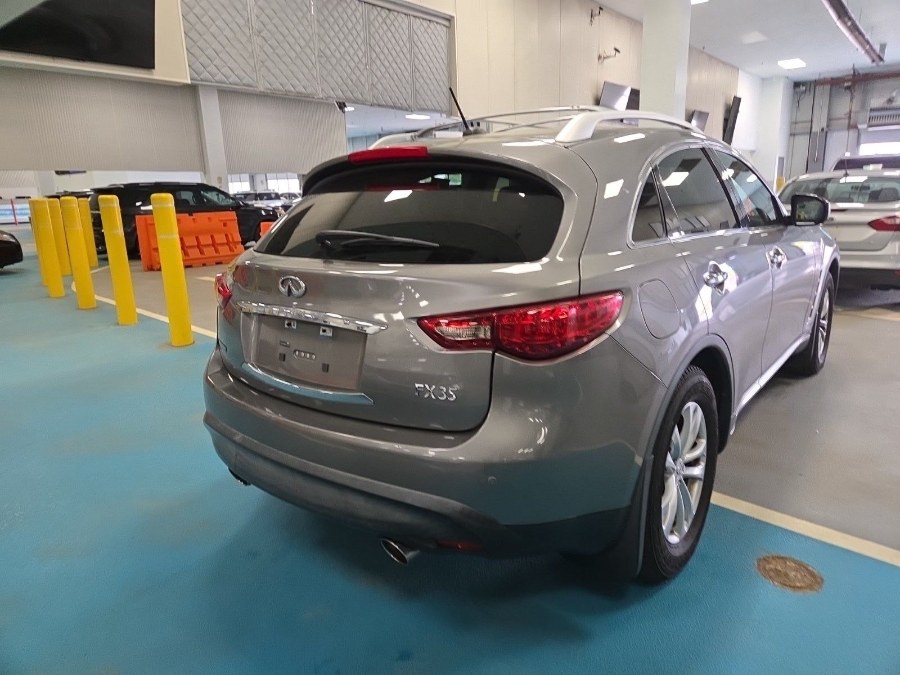 2010 INFINITI FX's photo