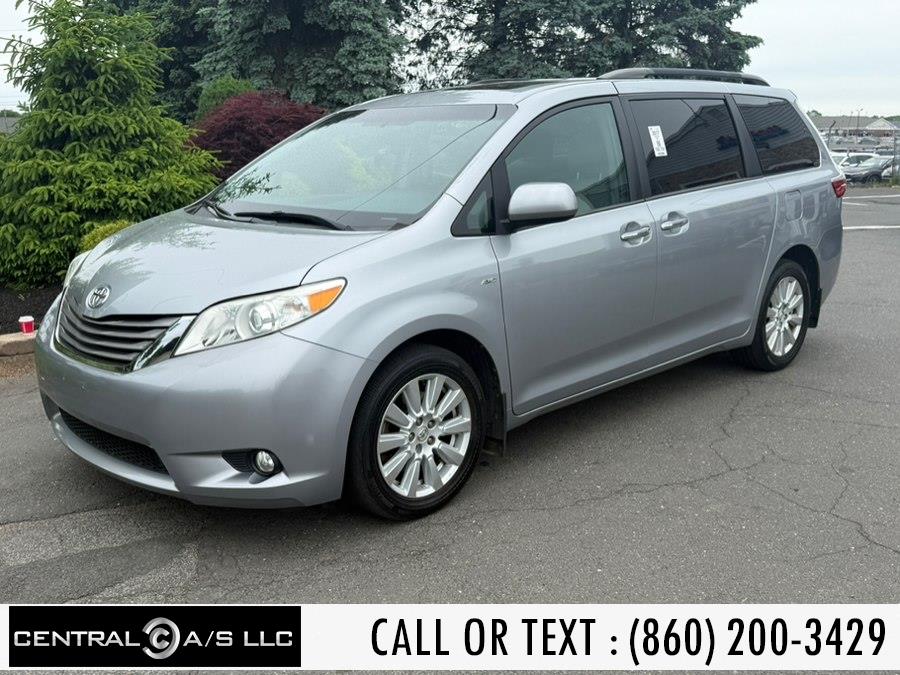 2017 Toyota Sienna XLE Premium V6 AWD 7-Passenger's photo