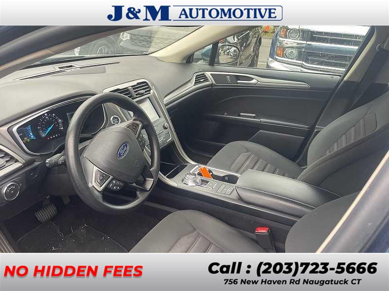 2019 Ford Fusion SE's photo