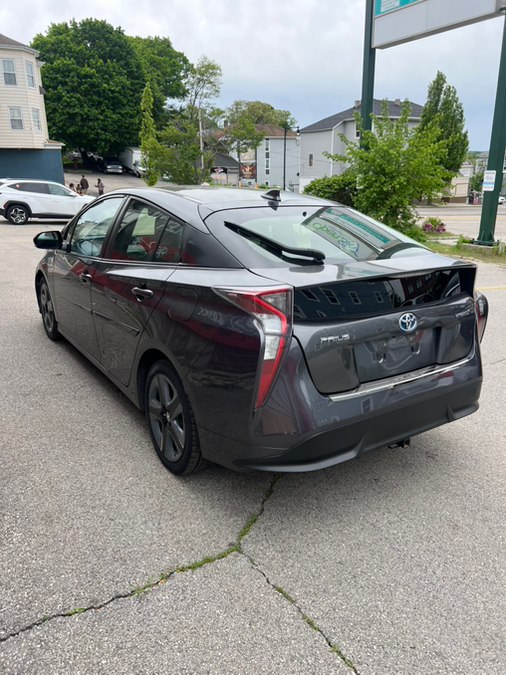 2016 Toyota Prius Four's photo