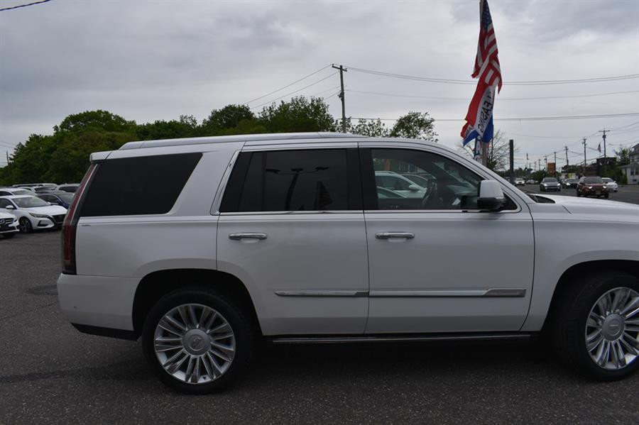 2019 Cadillac Escalade AWD Platinum's photo