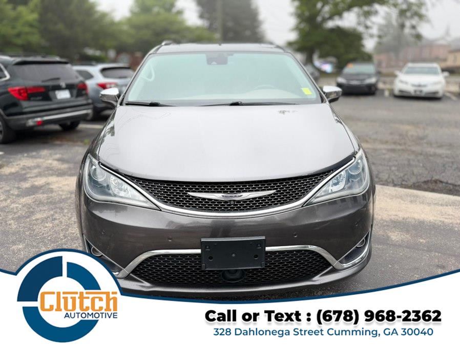 2017 Chrysler Pacifica Limited's photo