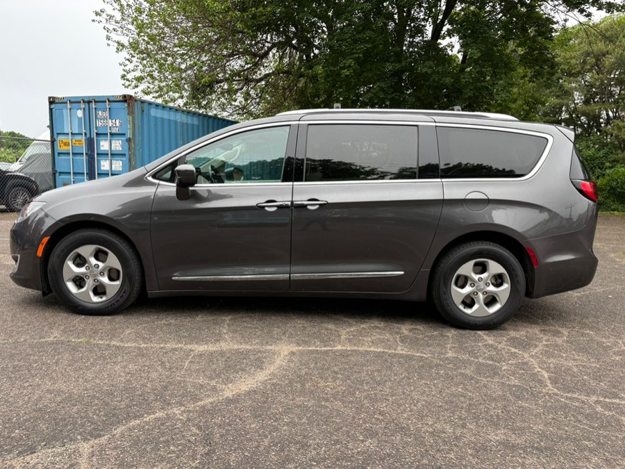 2017 Chrysler Pacifica Touring-L Plus's photo