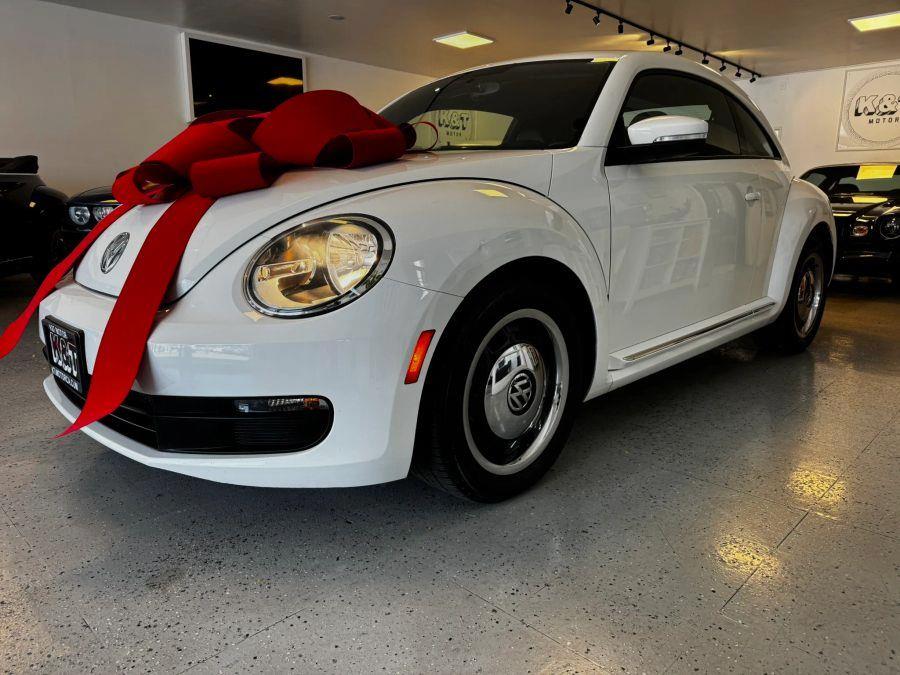 2012 Volkswagen Beetle 2.5L Auto w/Sunroof's photo