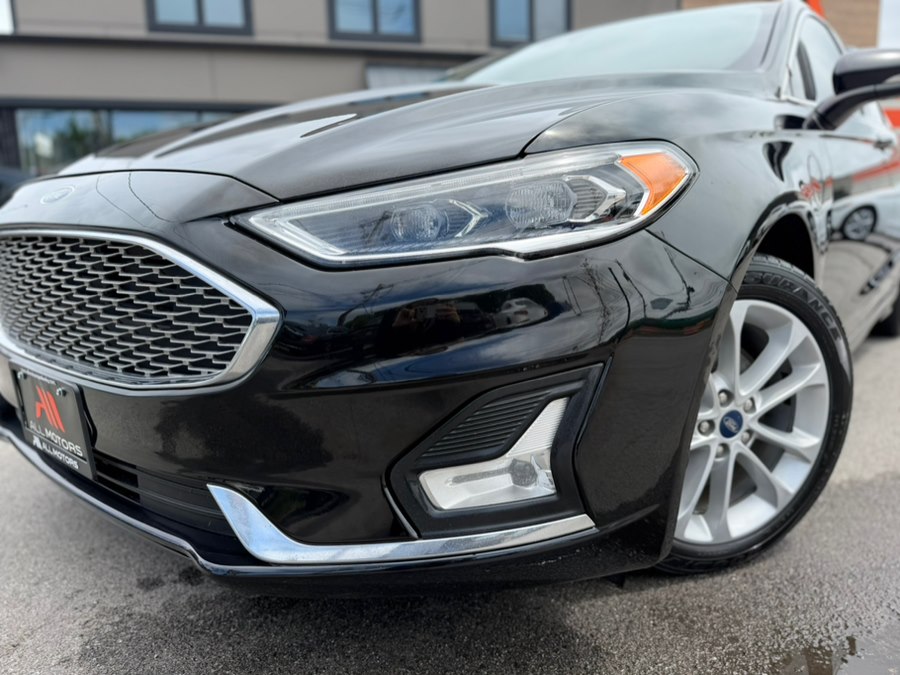 2019 Ford Fusion Plug-In Hybrid Titanium's photo