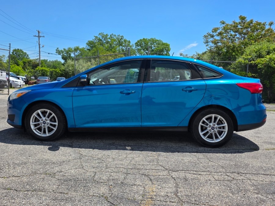 2017 Ford Focus Sedan SE's photo