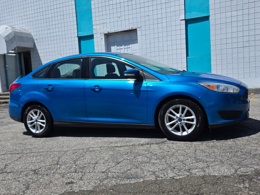 2017 Ford Focus Sedan SE's photo