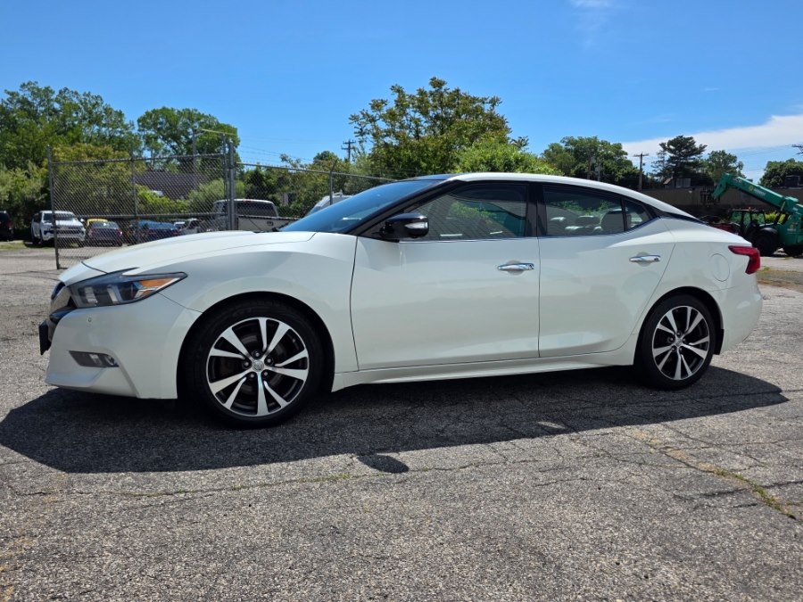 2017 Nissan Maxima Platinum's photo