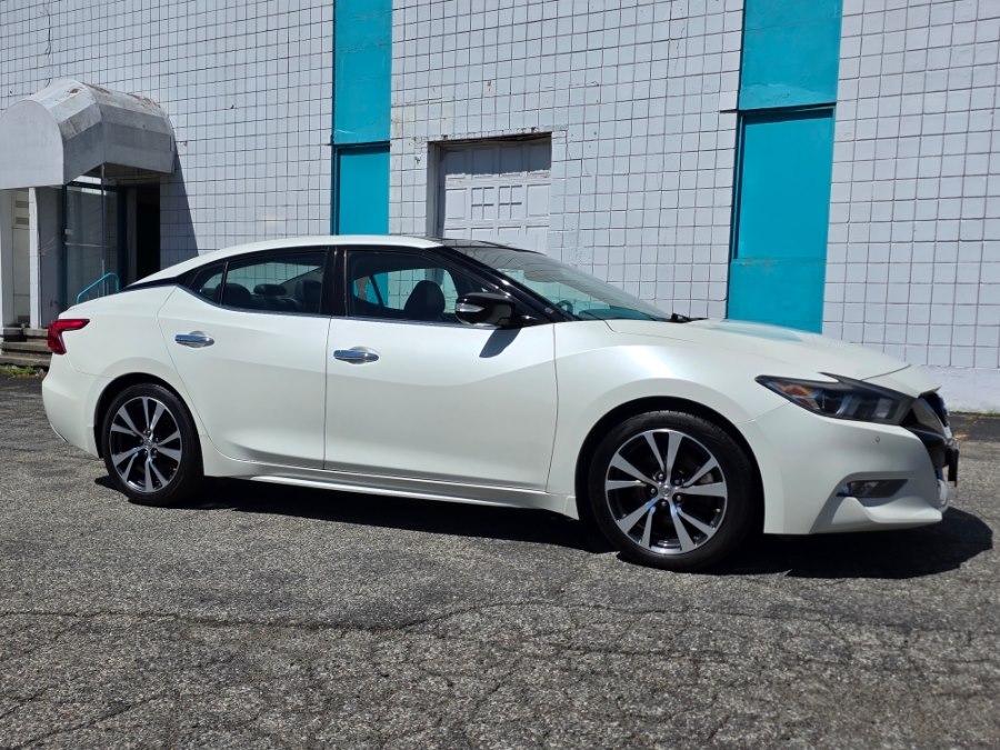 2017 Nissan Maxima Platinum's photo