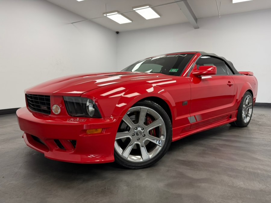 2005 Ford Mustang GT Deluxe's photo
