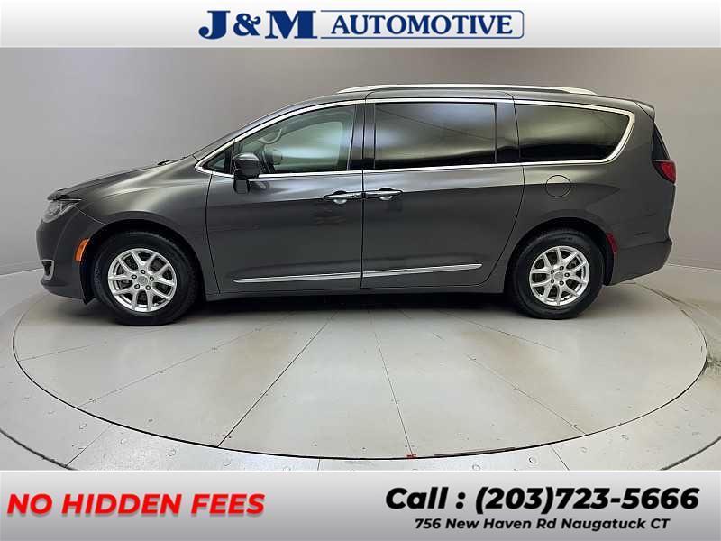 2020 Chrysler Pacifica Touring L's photo