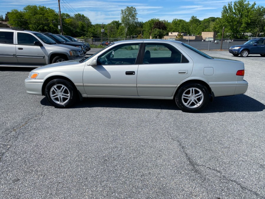 2000 Toyota Camry LE 4AT's photo
