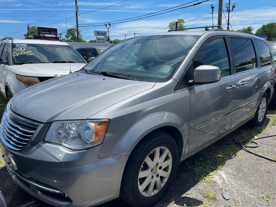 2015 Chrysler Town & Country Touring's photo
