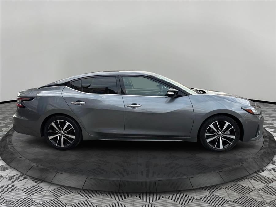 2022 Nissan Maxima SV's photo