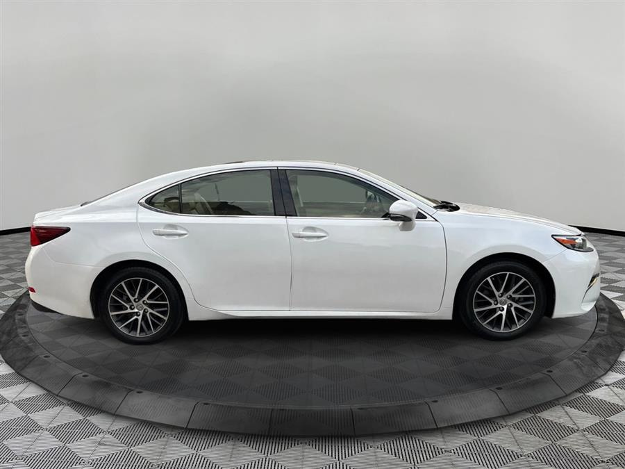 2016 Lexus ES 350 350's photo