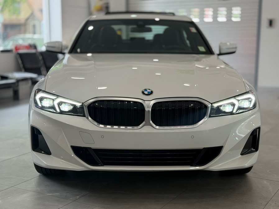 2025 BMW 3 Series 330i xDrive Sedan's photo