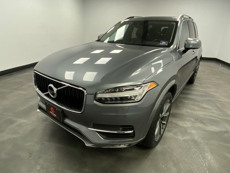 2017 Volvo XC90 T6 AWD Momentum's photo
