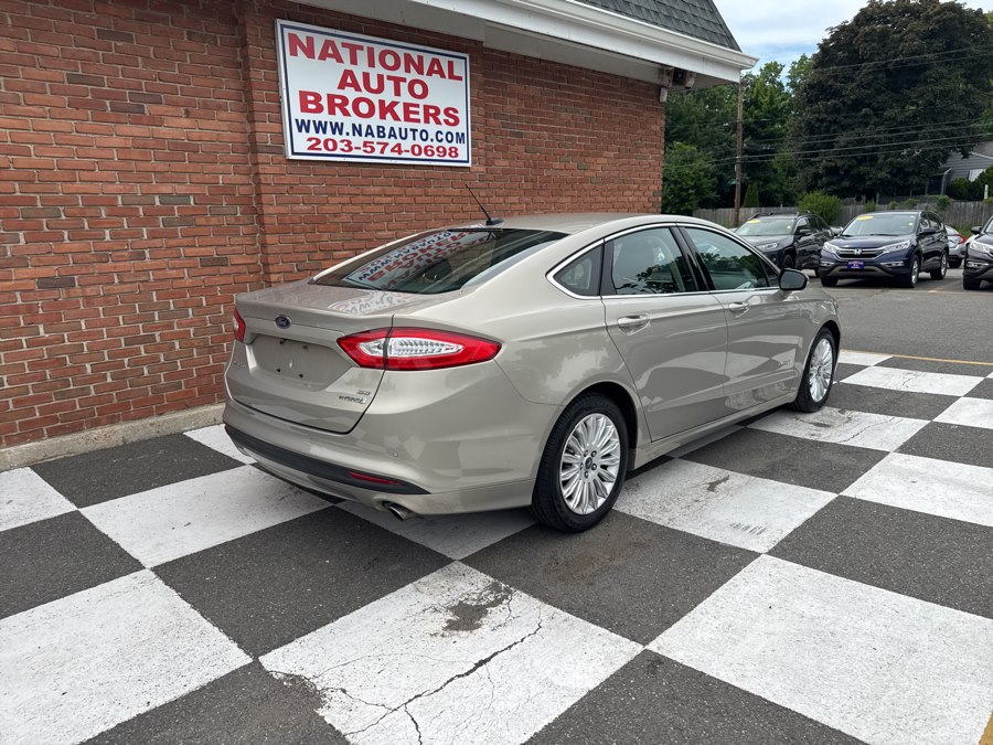 2015 Ford Fusion SE's photo