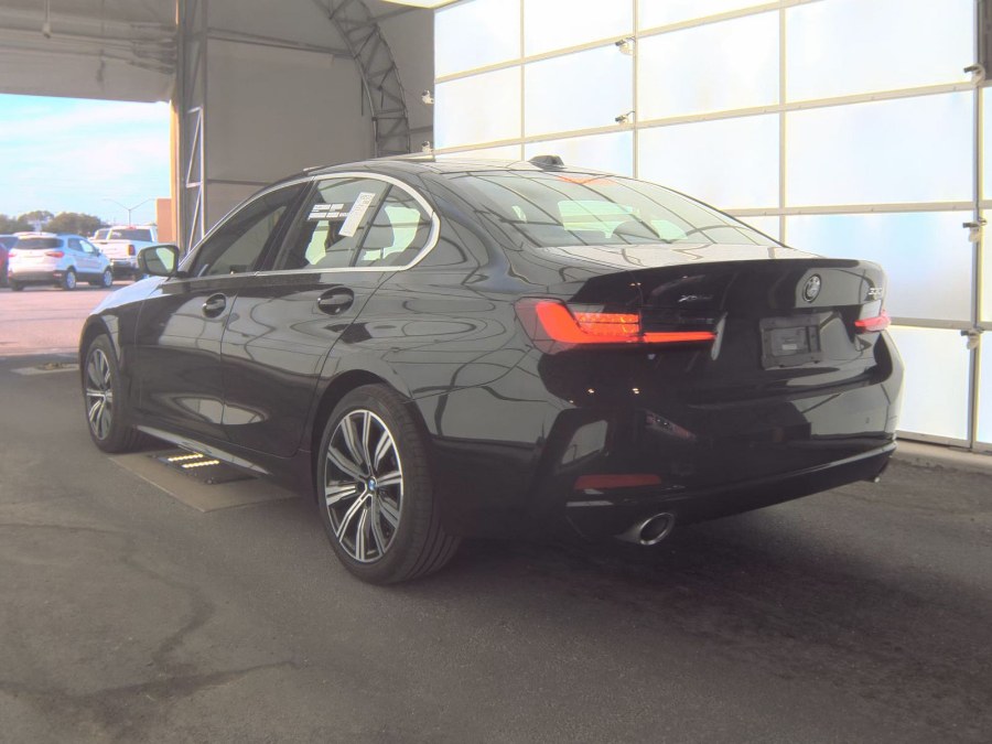 2025 BMW 3 Series's photo