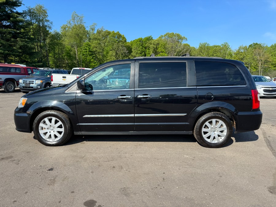 2015 Chrysler Town & Country Touring's photo