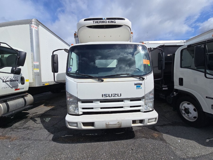 2017 Isuzu NRR's photo