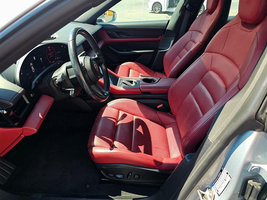 2021 Porsche Taycan -'s photo