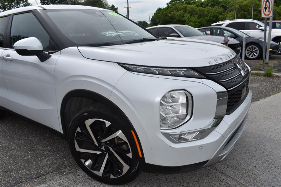 2024 Mitsubishi Outlander SE 2WD's photo