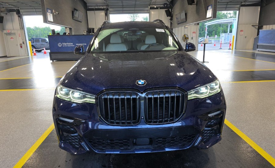 2022 BMW X7 xDrive40i's photo