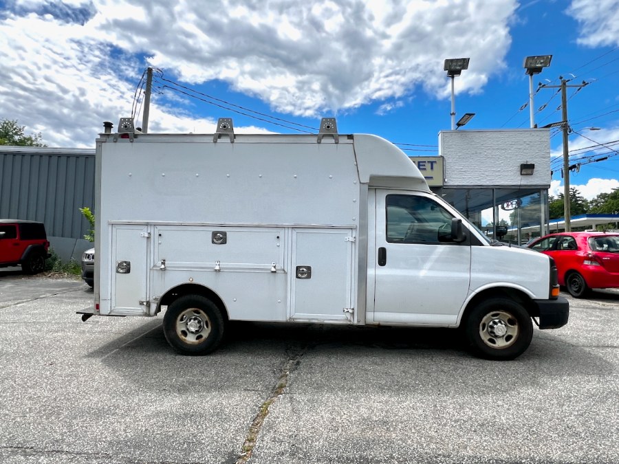 2011 Chevrolet Express's photo